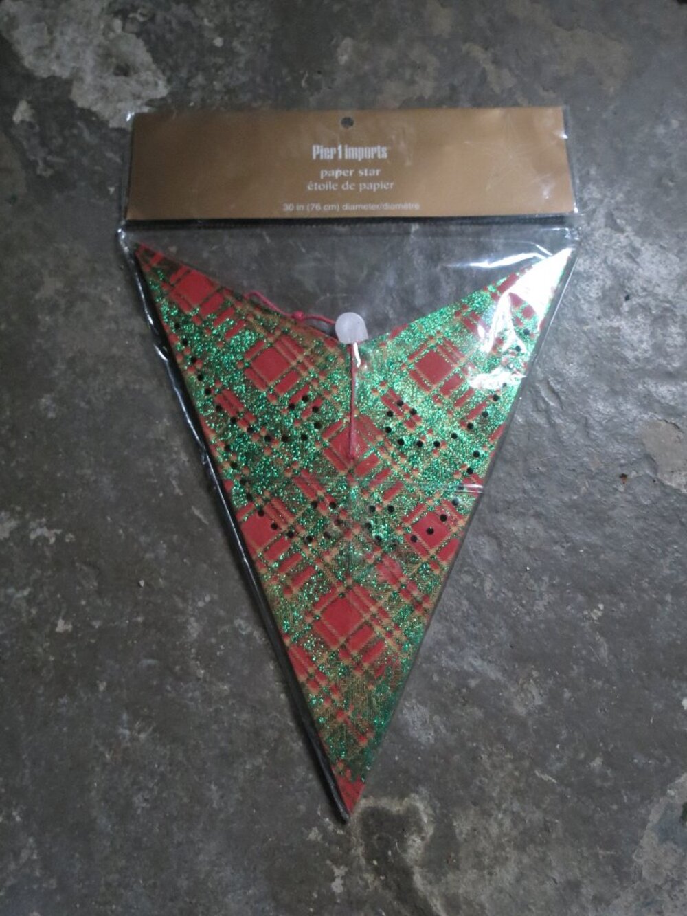 Hanging PAPER STAR Pier One NEW RED & Green 30" diameter Holidays Pier 1 NIP